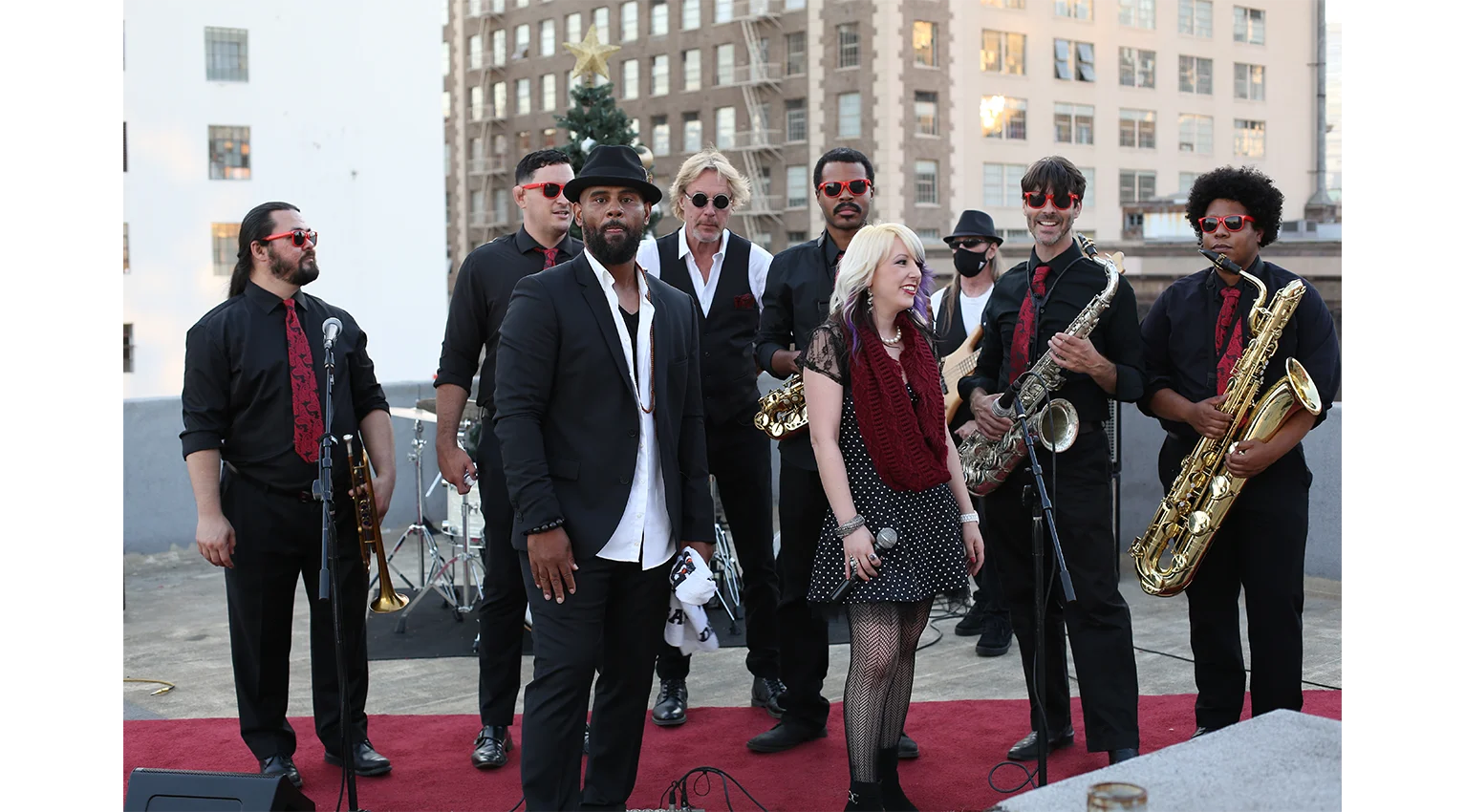 The-Convertibles-Christmas-Rooftop-Concert (44)